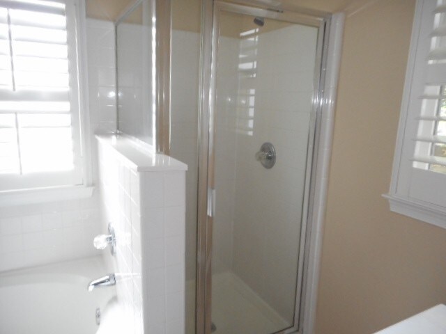 Building Photo - 3109 Southampton Dr