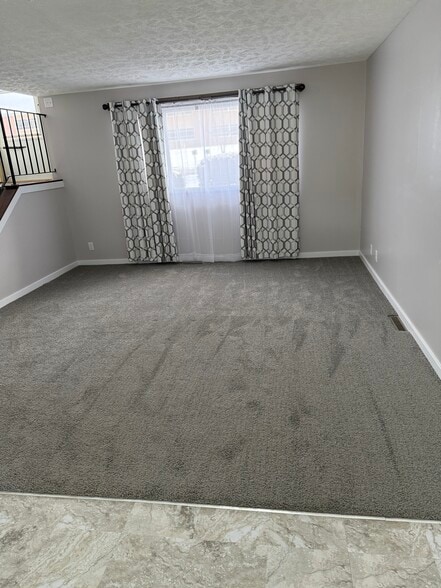 Living room - 4811 S 45th St