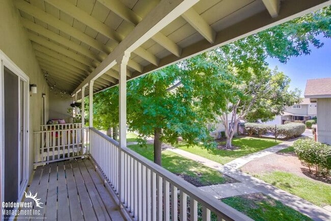 Building Photo - Cozy 2Bdm 1.5Ba Townhome with Modern Upgra...