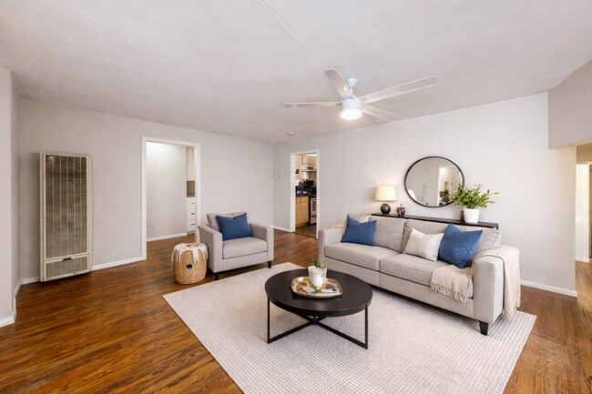 Building Photo - 5BR/2BA with Private Yard!