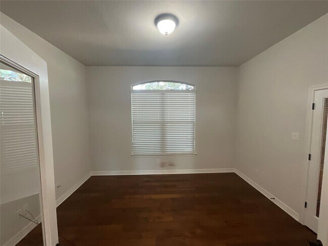 Building Photo - 313 Bedford Dr