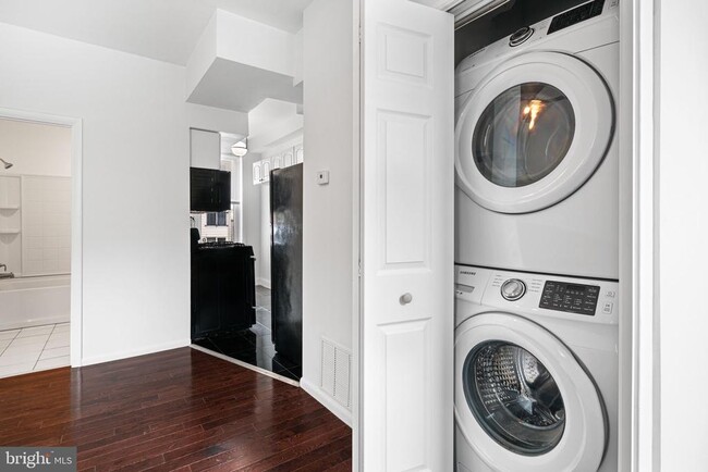 Building Photo - 308 N 39th St