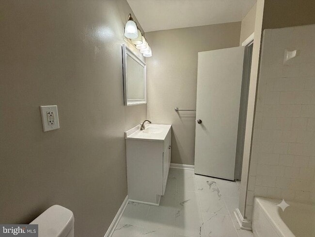 Building Photo - 9984 Shoshone Way