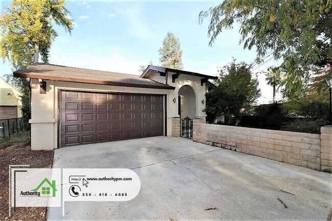 Primary Photo - 875 Lakeview Dr