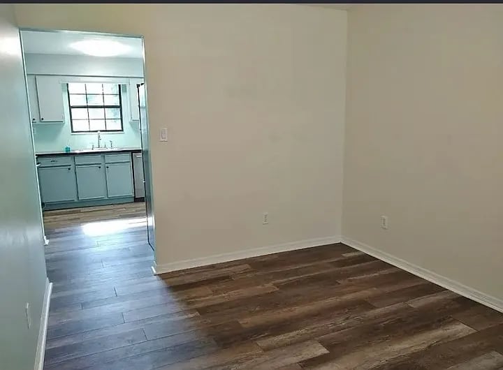 Building Photo - 294 SW Greenridge Ln