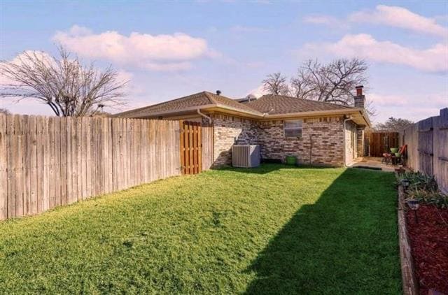 Building Photo - 2213 Woodcreek St