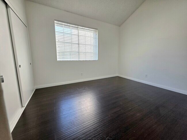 Building Photo - 25369 Pine Creek Ln