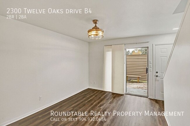 Building Photo - 2300 Twelve Oaks Dr