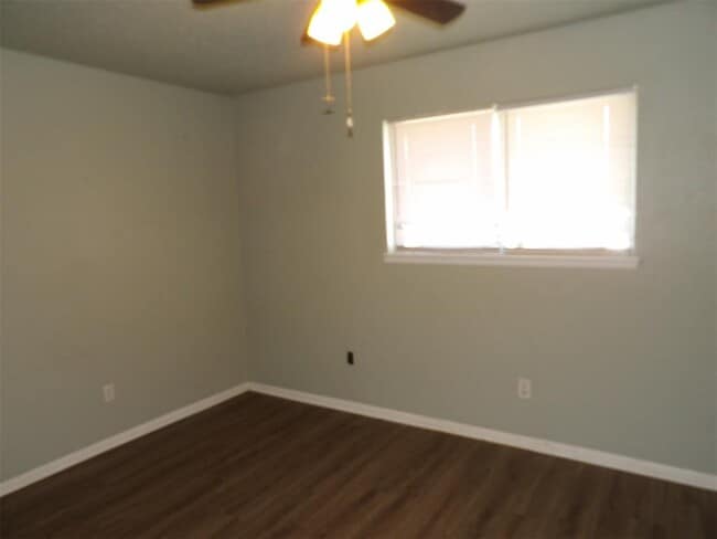 Building Photo - 624 N Dillon Ave