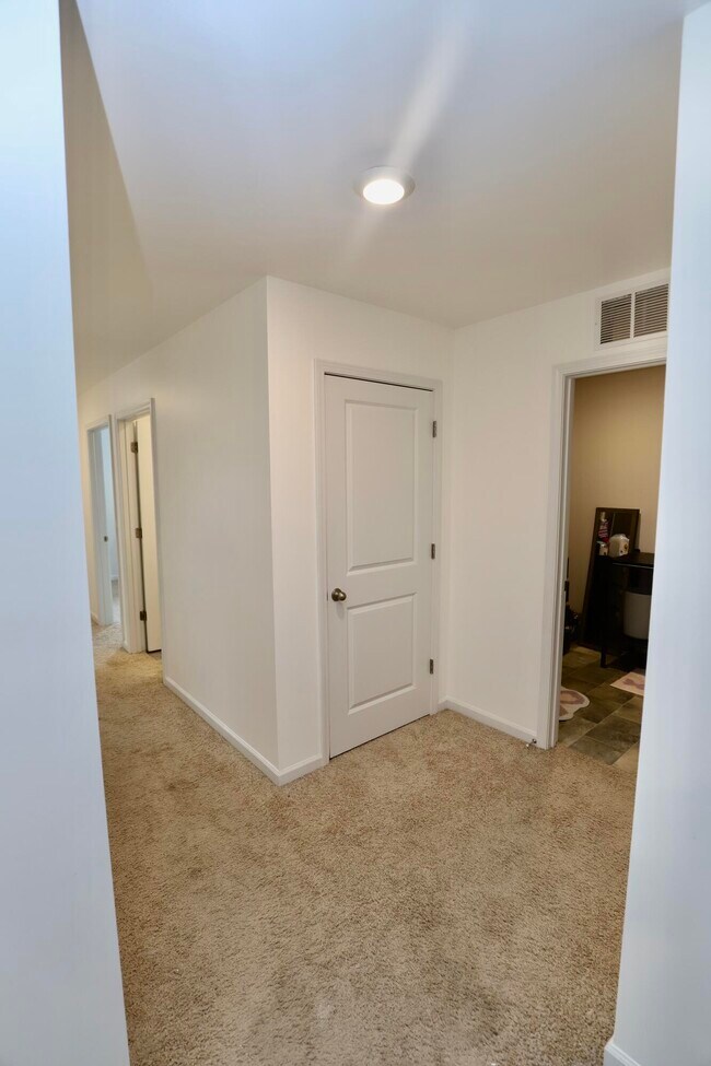 Building Photo - 2037 Elmridge Rd