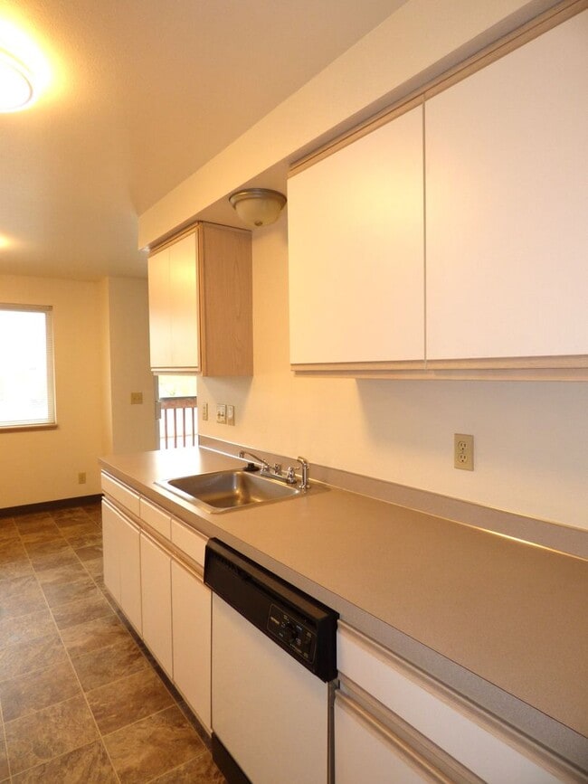 Building Photo - 1 bedroom 1 bath second level unit!
