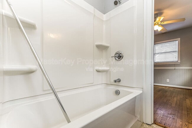 Building Photo - 208 E Geer St