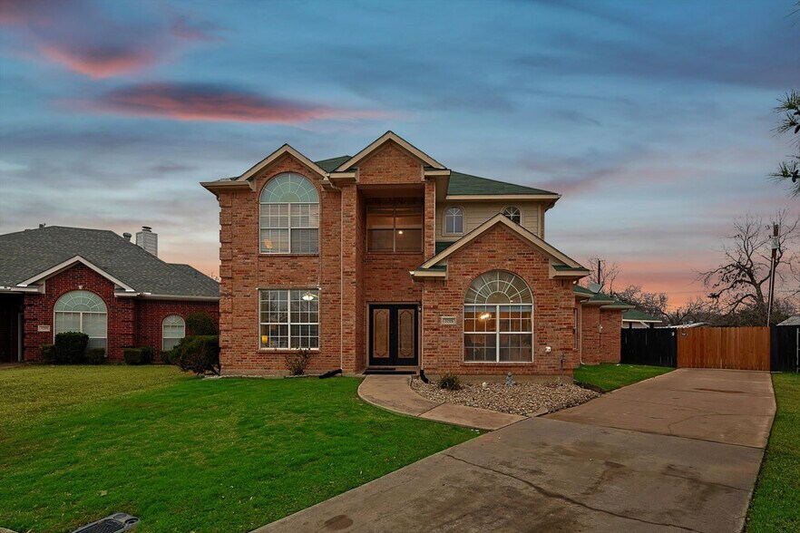 Building Photo - 3205 Vinson Ct