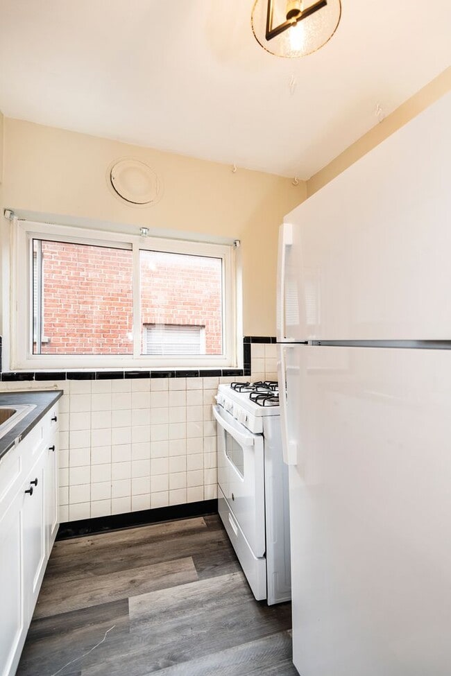 Building Photo - 6601 Devonshire Ave