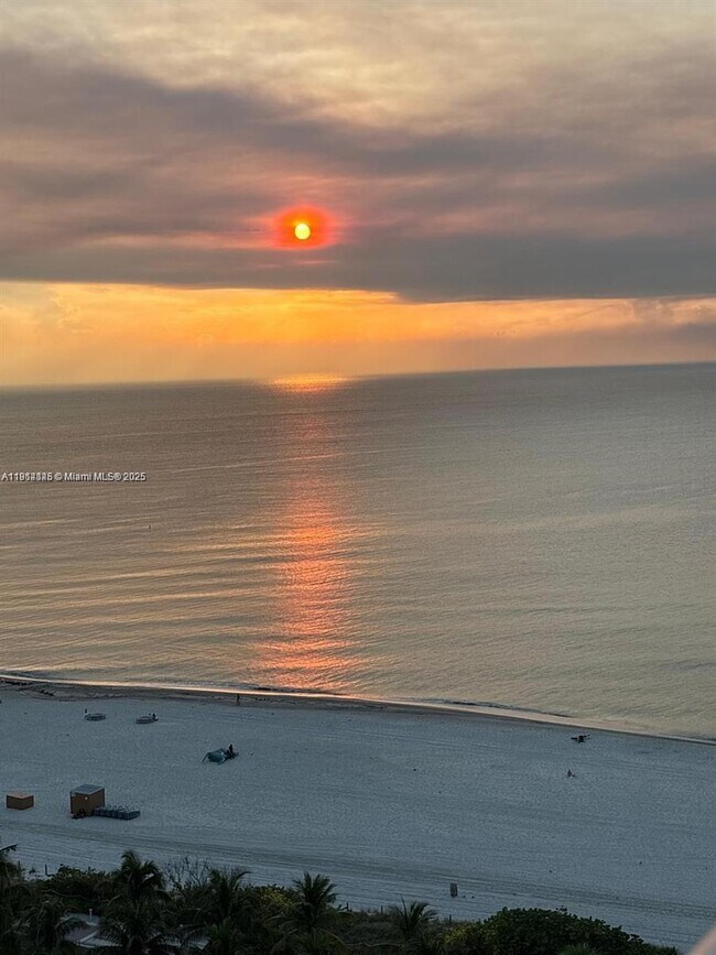 Building Photo - 2655 Collins Ave