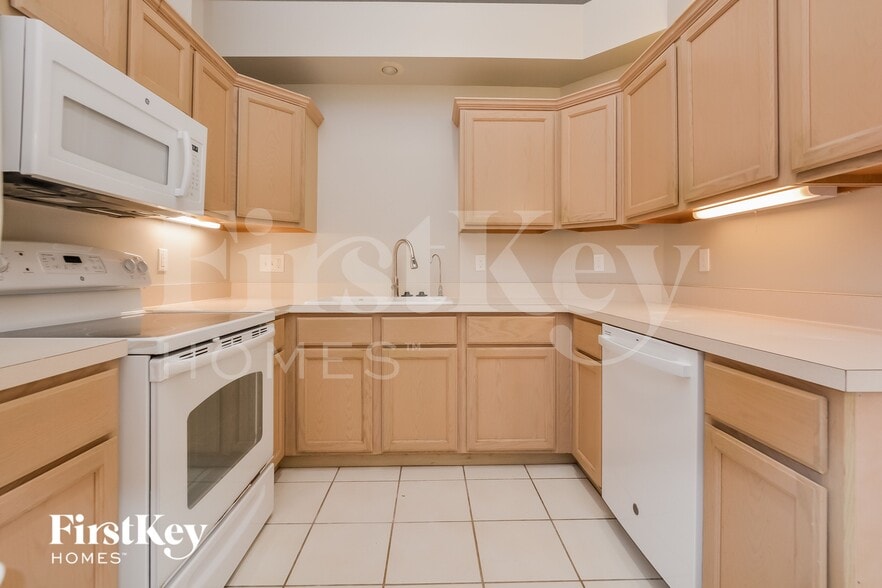 Building Photo - 1019 E Pebble Beach Cir