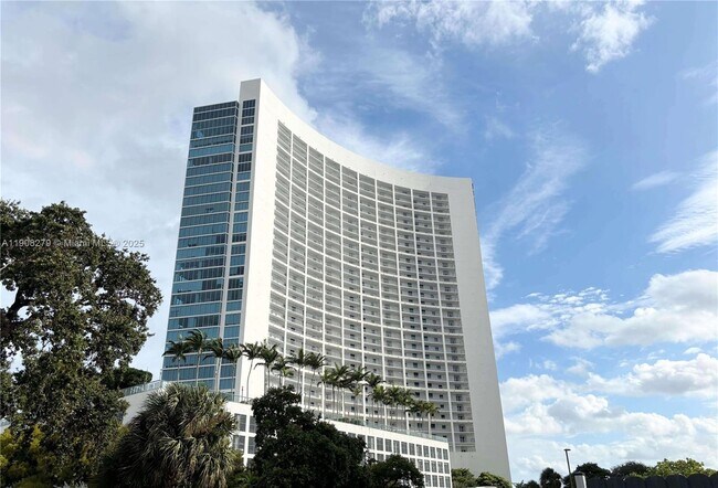 Building Photo - 601 NE 36th St