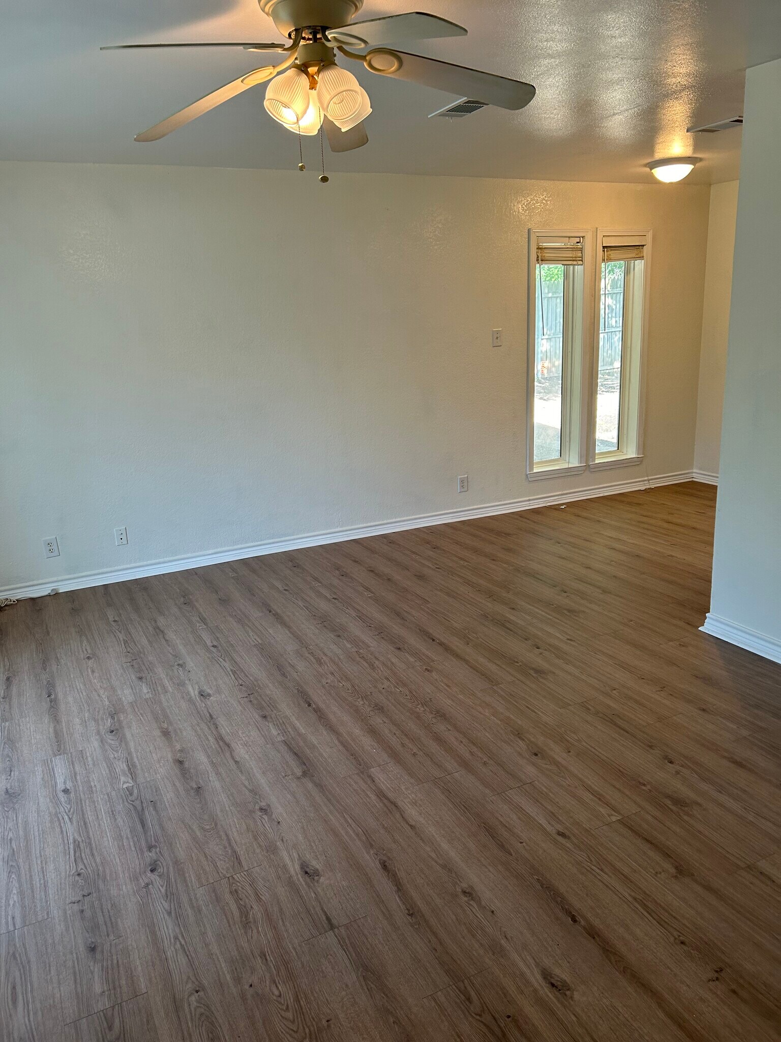 Building Photo - 317 W McLain Dr