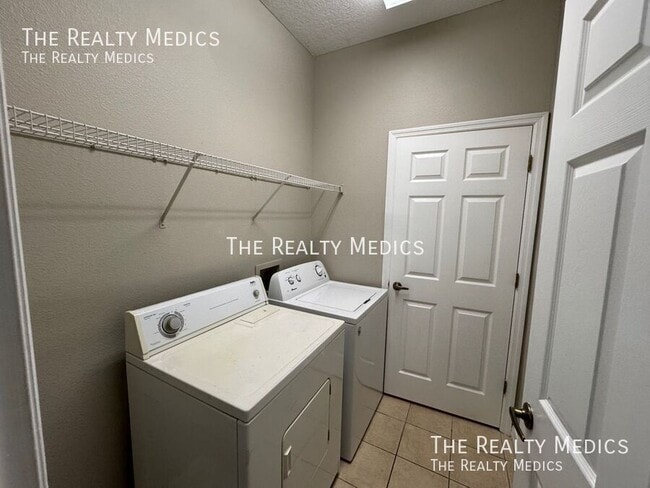 Building Photo - 447 Cierra Oaks Cir