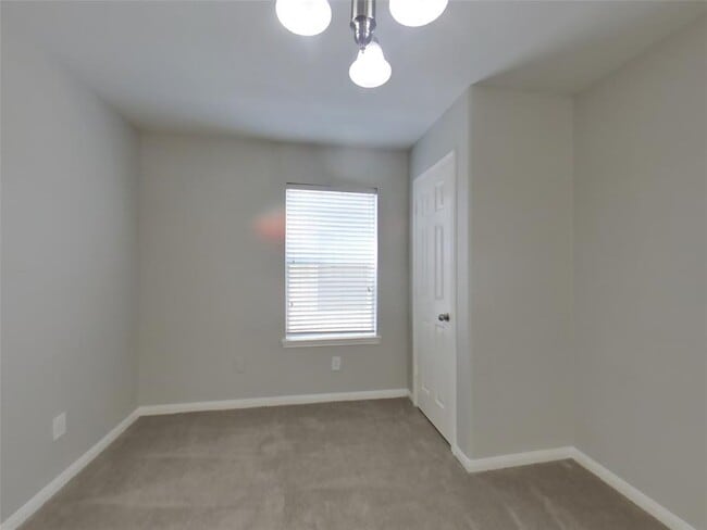 Building Photo - 6323 Mountain Pines Ln
