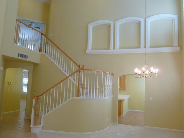 Building Photo - 208 Chaco Canyon Dr