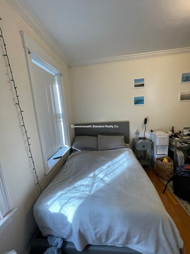 Building Photo - 27 Glenville Ave