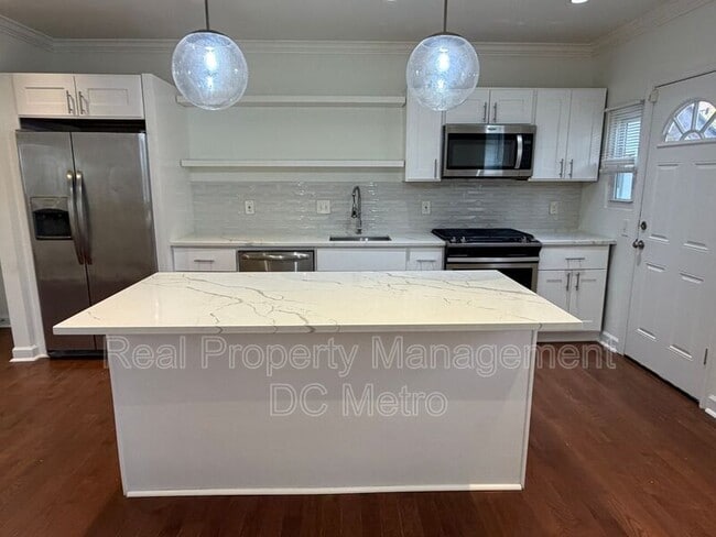 Building Photo - 405 Valley Ave SE