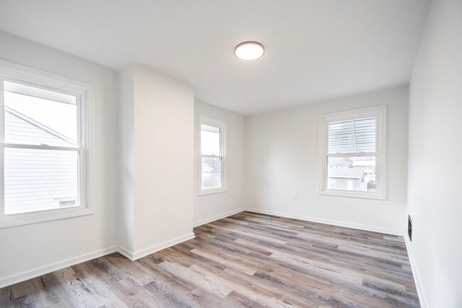 Building Photo - 210 Brehl Ave