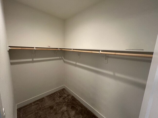 Building Photo - Spacious 4 Bed 2.5 Bath Home in Ellis with Solar!