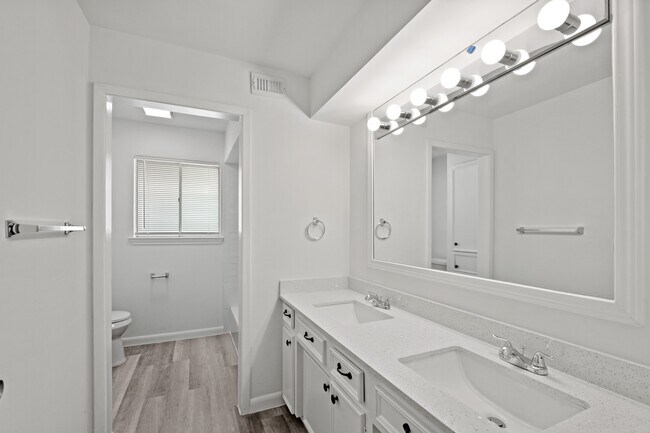 Building Photo - 8307 Braesview Ln