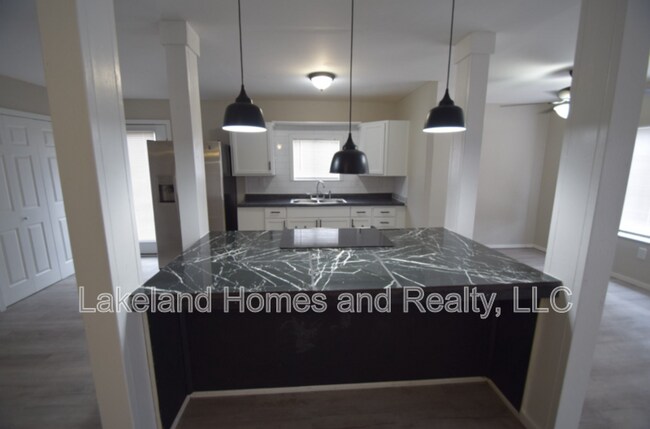 Building Photo - 3134 Skyview Dr