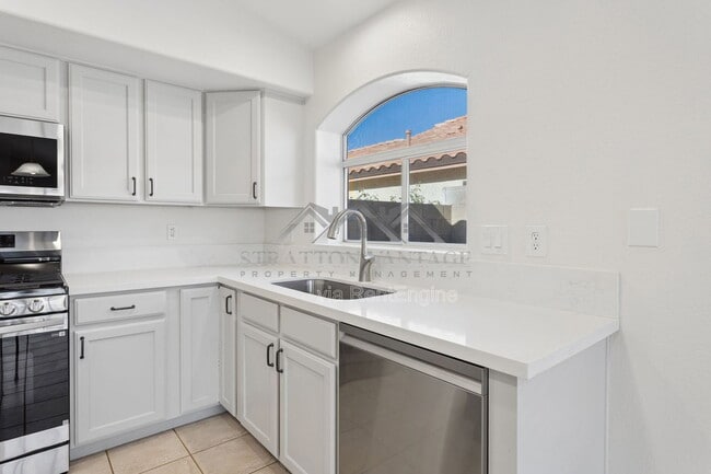 Building Photo - 9841 W Tonopah Dr