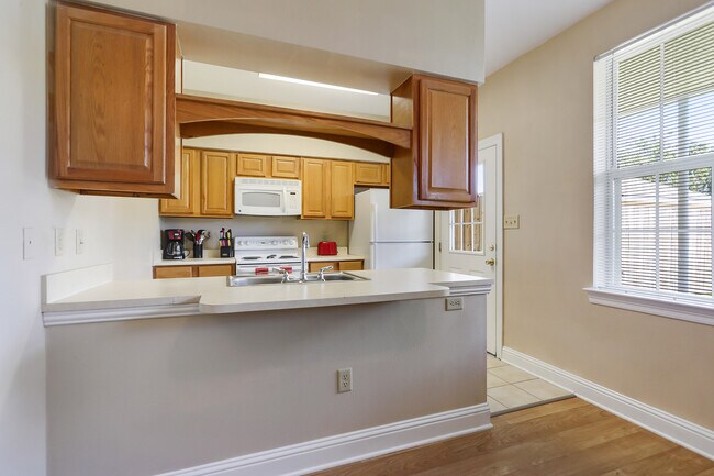 Building Photo - 303 Russell Dr