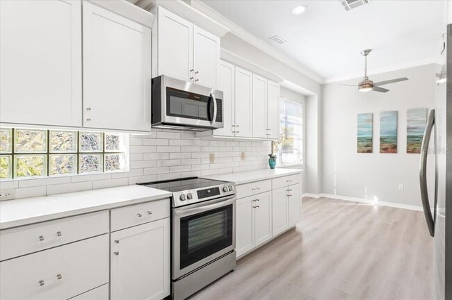 Building Photo - 700 Silk Oak Dr