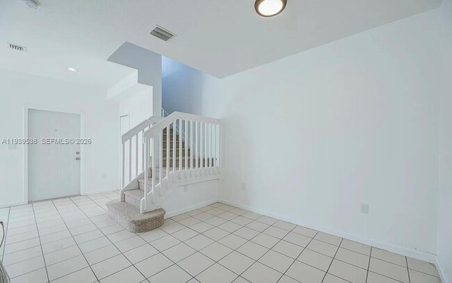 Building Photo - 1441 SE 24th Ct