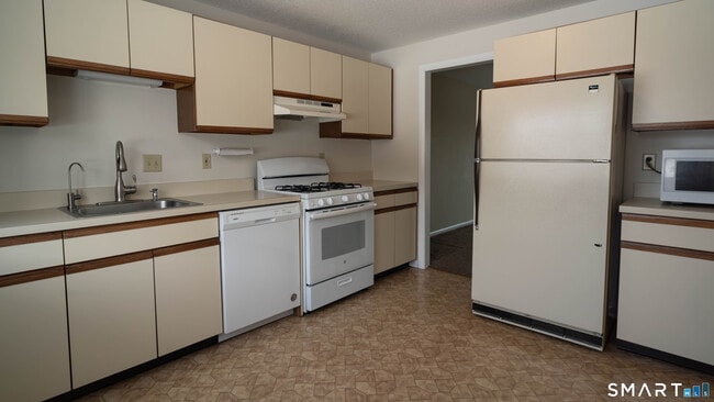 Building Photo - 147 Skyview Dr