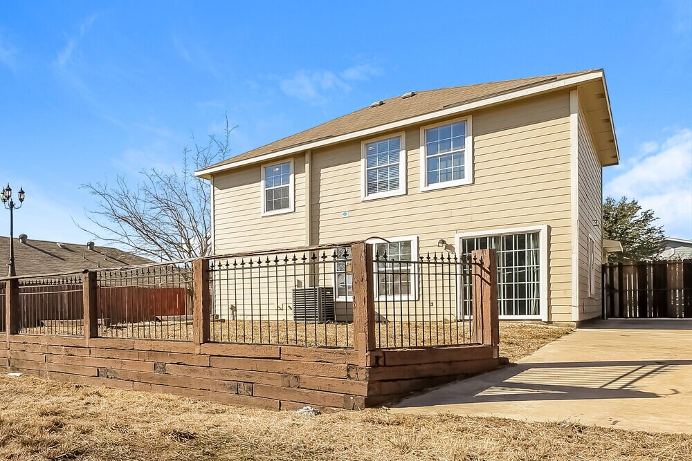 Building Photo - 1724 Red Cloud Dr