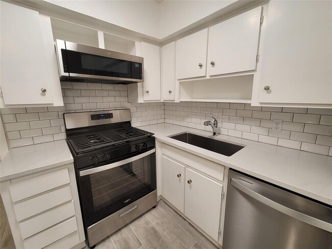 Building Photo - 2308 Barton Village Cir