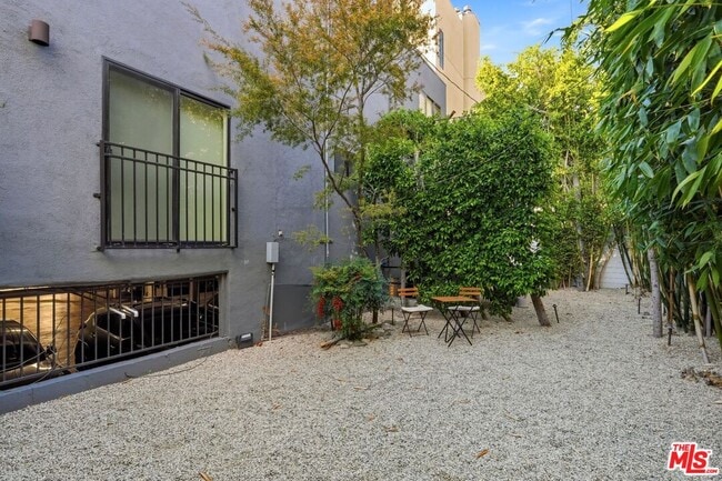 Building Photo - 612 Huntley Dr