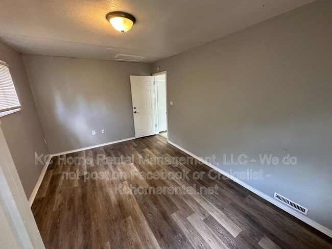 Building Photo - 10812 Newton Ave