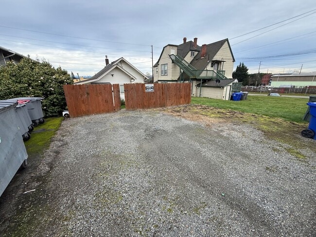 Building Photo - 2726 - MDL Capital Partners