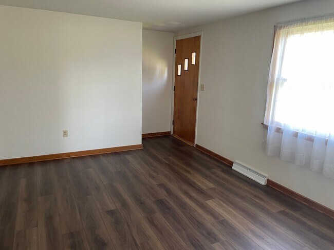 Building Photo - 420 E Maple St