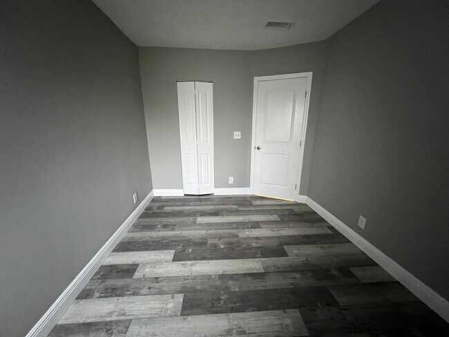 Building Photo - 8911B NW 28th Dr