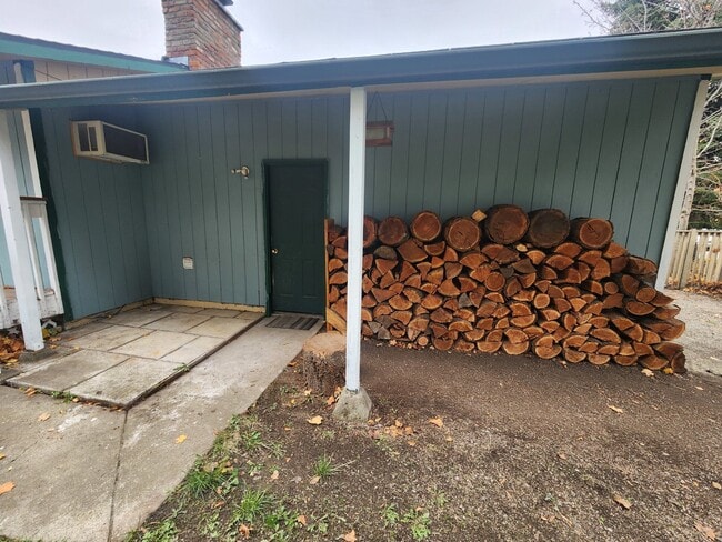 Building Photo - Very Large 3BR, 3BTH Near Black Bay Park in Post Falls