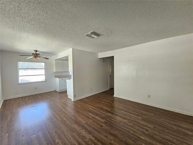 Building Photo - 209 Northwest Jefferson Cir N