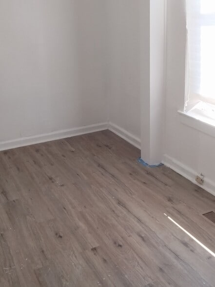 Bedroom - 4203 W Maypole Ave