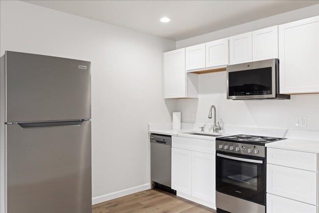 Building Photo - Long Term Rental- Cedar Lodge 218