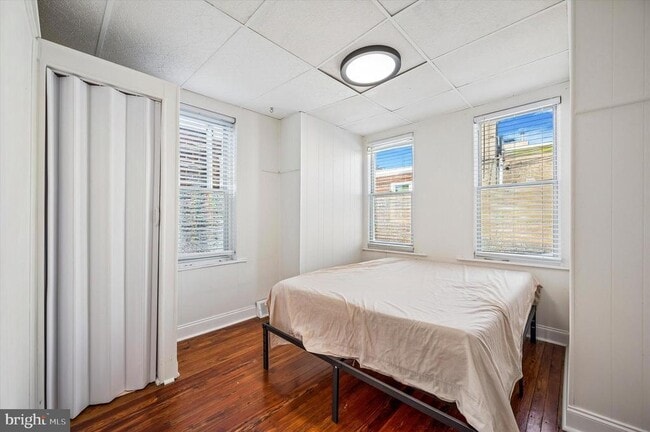 Building Photo - 1820 N Mascher St