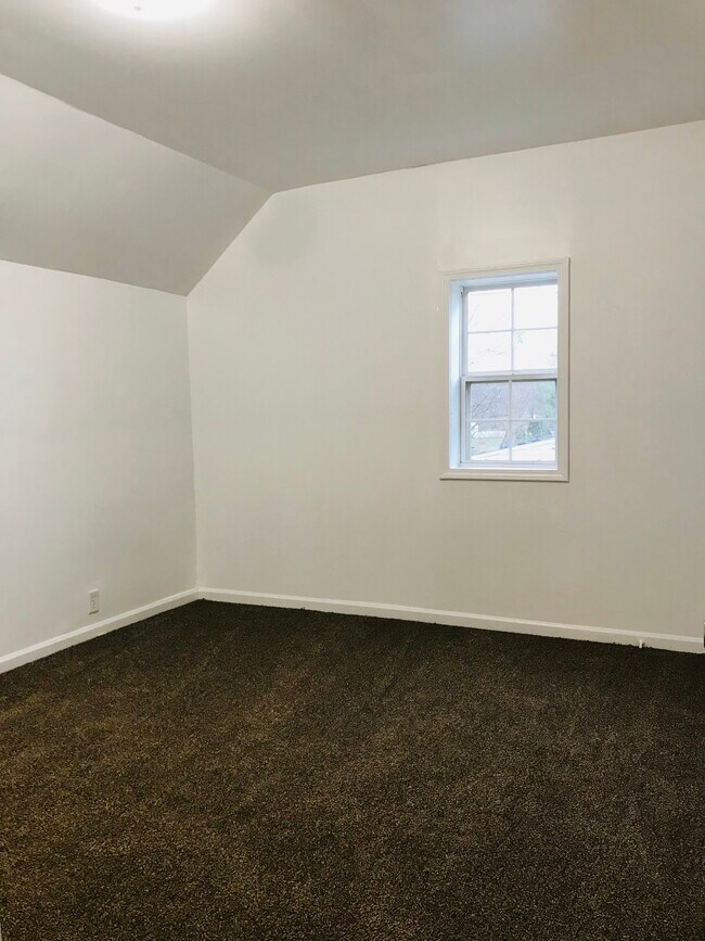 Building Photo - 616 W Wolf Ave