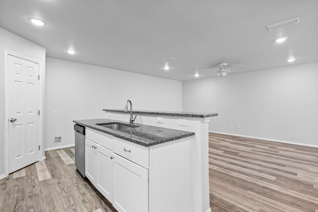 Building Photo - 5609 Jarvis St